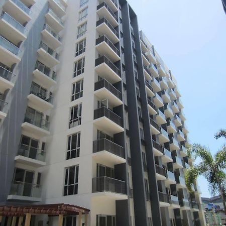 Palm Tree - Genlex Condominium Manila Bagian luar foto
